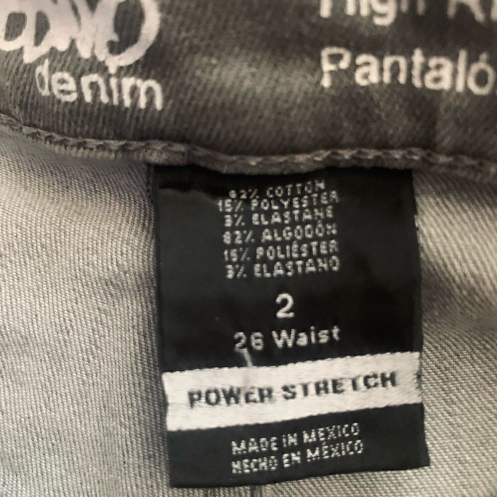 Mossimo Gray Washed High Rise Denim Stretch Shorts Size 26 - Picture 4 of 5